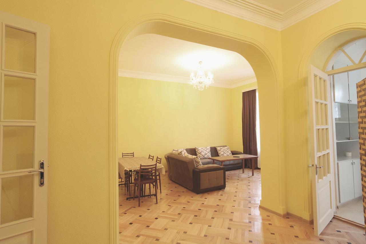 Apartment At Stalin House Tbilisi Esterno foto